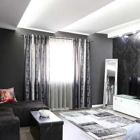 Old Corner Apartment